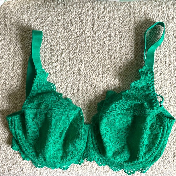 Bravissimo Millie in green (28GG 🇬🇧 | 28J 🇺🇸) - Picture 1 of 5